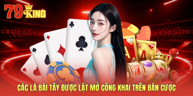 Các lá bài Tây được lật mở công khai trên bàn cược